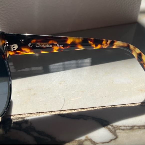 Lady Dior stud 3 tortoise sunglasses - Picture 5 of 8